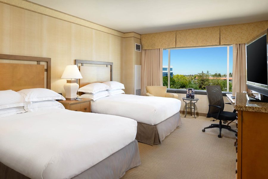 Hilton Santa Clara — Guest room