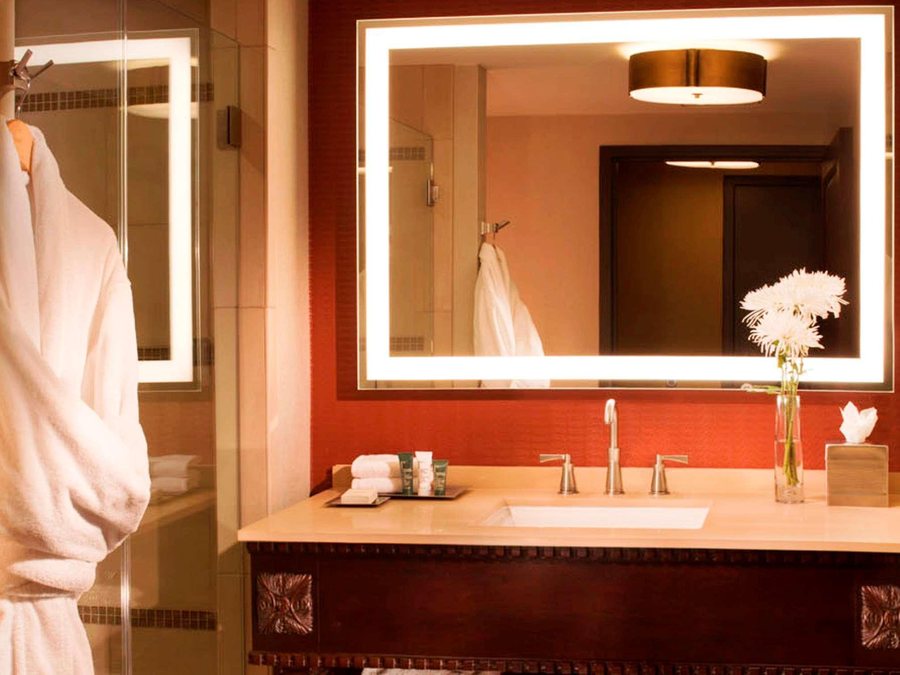 Hilton Santa Fe Historic Plaza — Bathroom