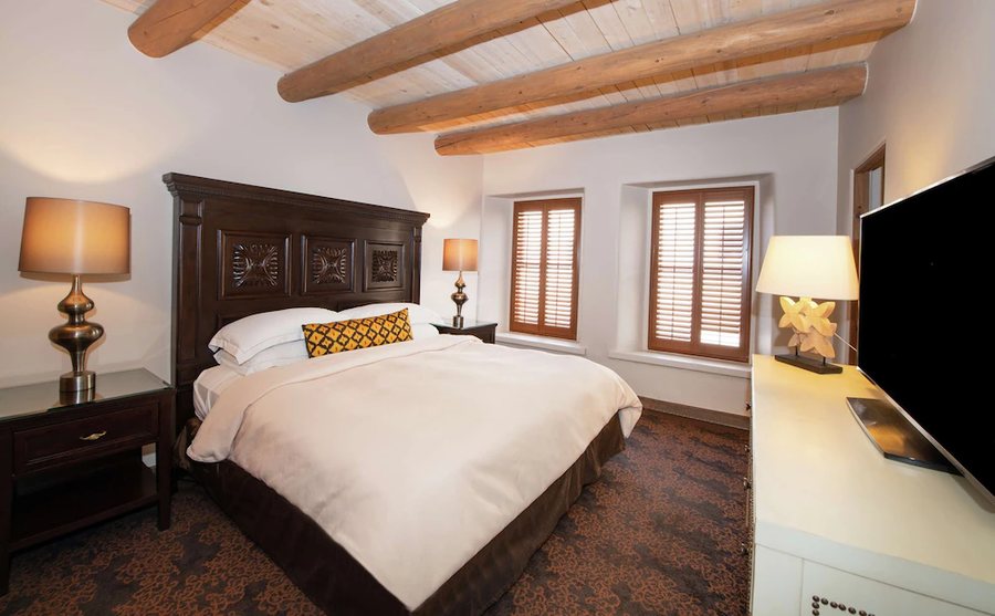 Hilton Santa Fe Historic Plaza — Guest room