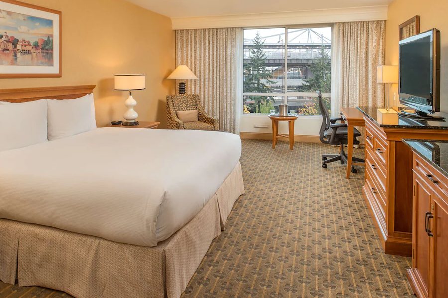 Hilton Seattle Airport Conference Center — Guest room