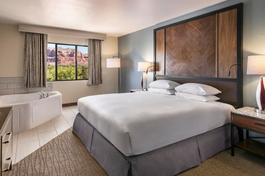 Hilton Sedona Resort At Bell Rock — Guest room