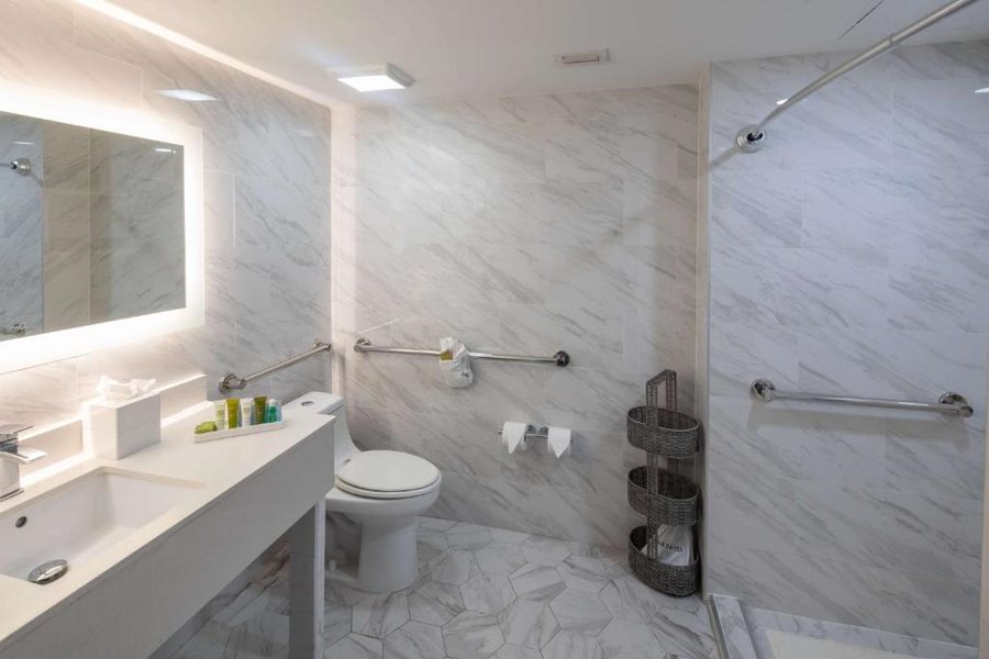 Hilton St Augustine Historic Bayfront — Bathroom