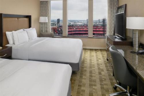 Hilton St Louis at the Ballpark — Guest room