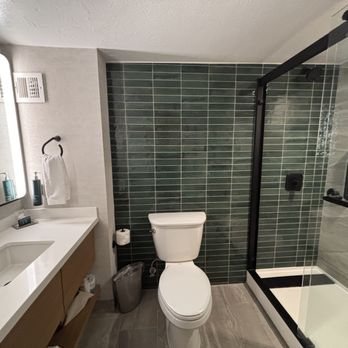 Hilton Stockton — Bathroom
