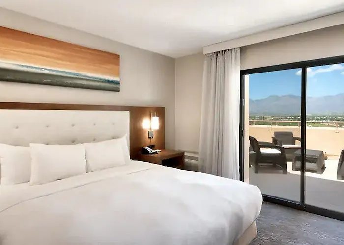 Hilton Tucson East — Guest room