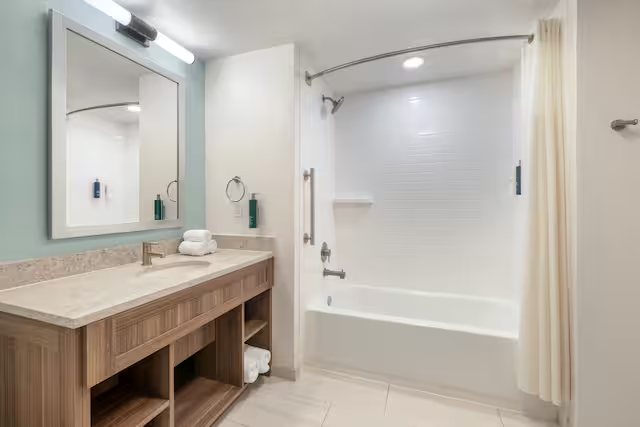 Hilton Vacation Club Aqua Sol Orlando West — Bathroom