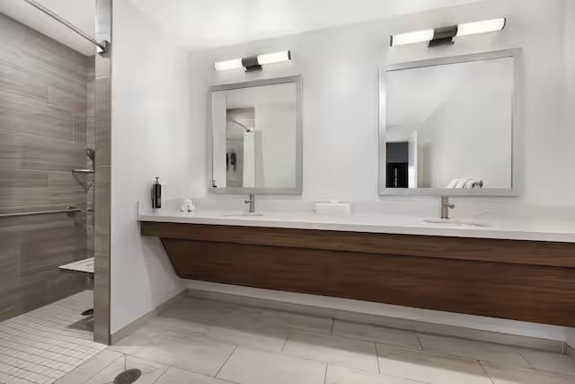Hilton Vacation Club Cancun Resort Las Vegas — Bathroom