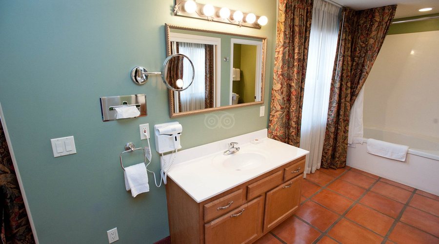 Hilton Vacation Club Los Abrigados Resort Spa Sedona Sedona Arizona — Bathroom