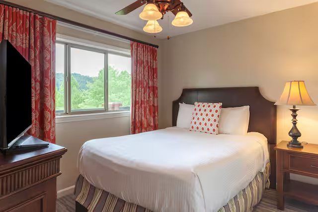 Hilton Vacation Club MountainLoft Gatlinburg — Guest room