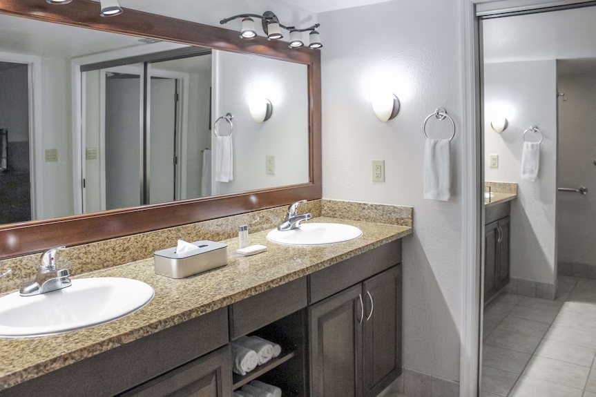 Hilton Vacation Club Polynesian Isles Kissimmee — Bathroom