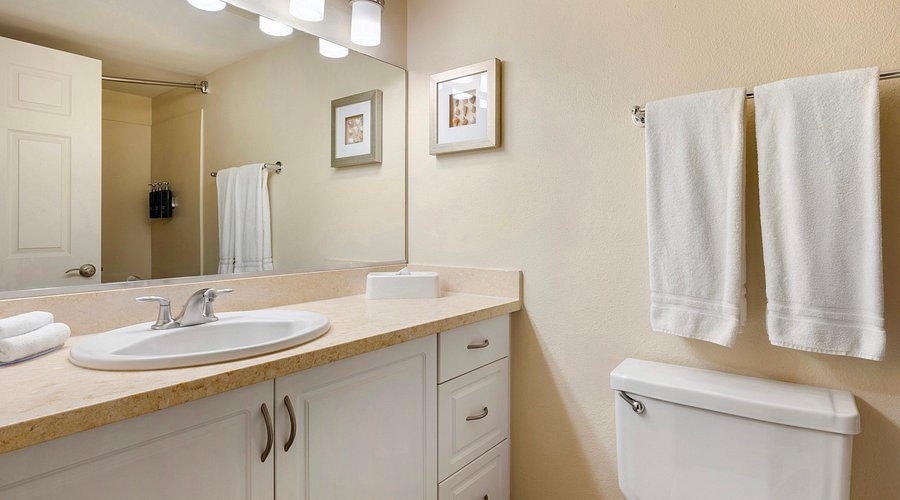 Hilton Vacation Club Riviera Beach Shores — Bathroom