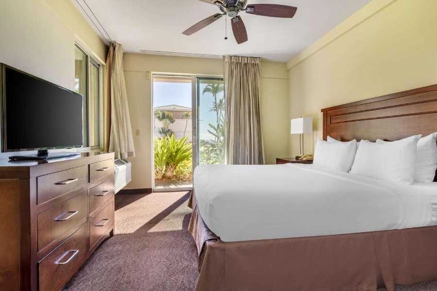 Hilton Vacation Club The Point at Poipu Kauai — Guest room