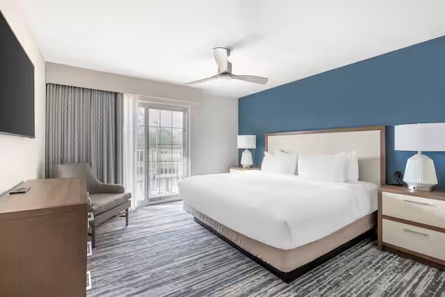 Hilton Vacation Club Varsity Club South Bend IN — Guest room