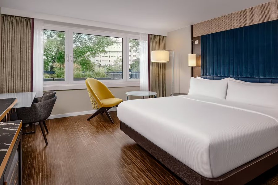 Hilton Vienna Waterfront — Guest room