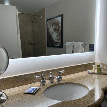 Hilton Wilmington christiana — Bathroom