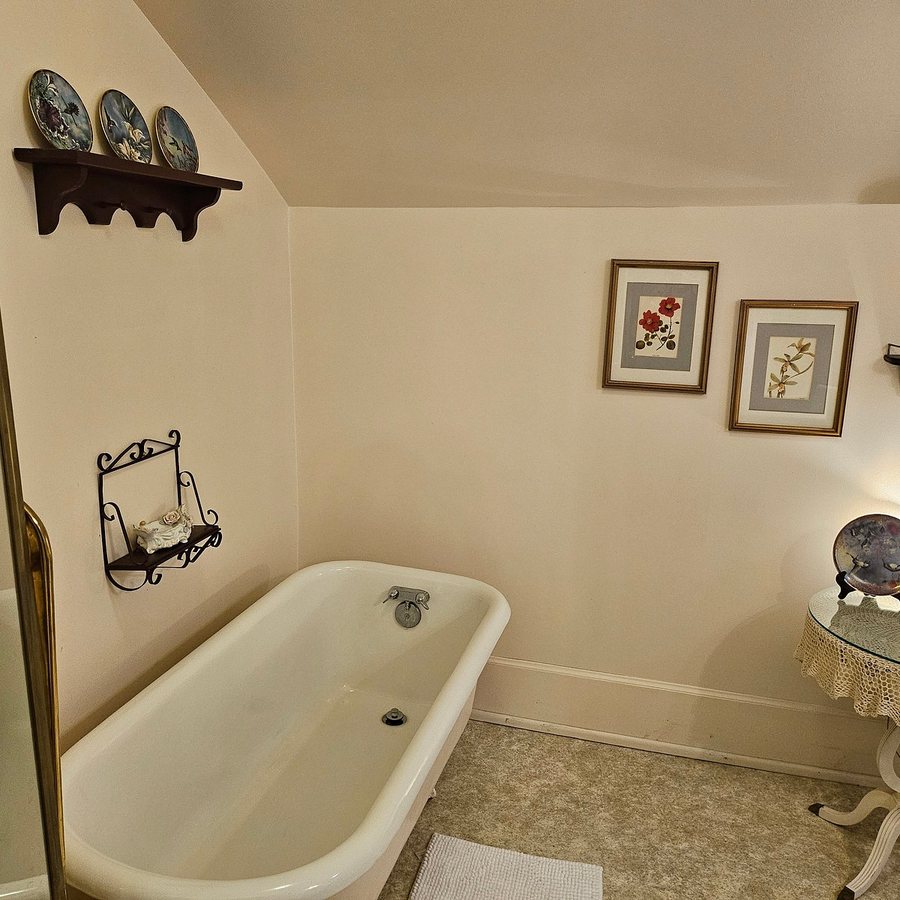 Hinson House Bed and Breakfast — Bathroom