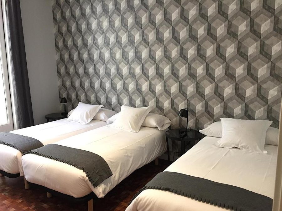 Hip Karma Hostel Barcelona Catalonia — Guest room