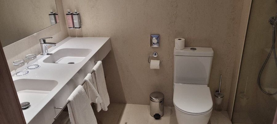 Hipotels Coma Gran — Bathroom