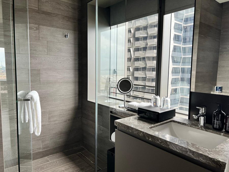 Hipstercity — Bathroom