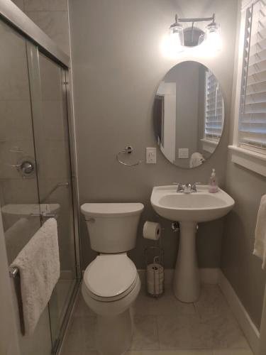 Historic 86 Church Street Bed Breakfast — Bathroom