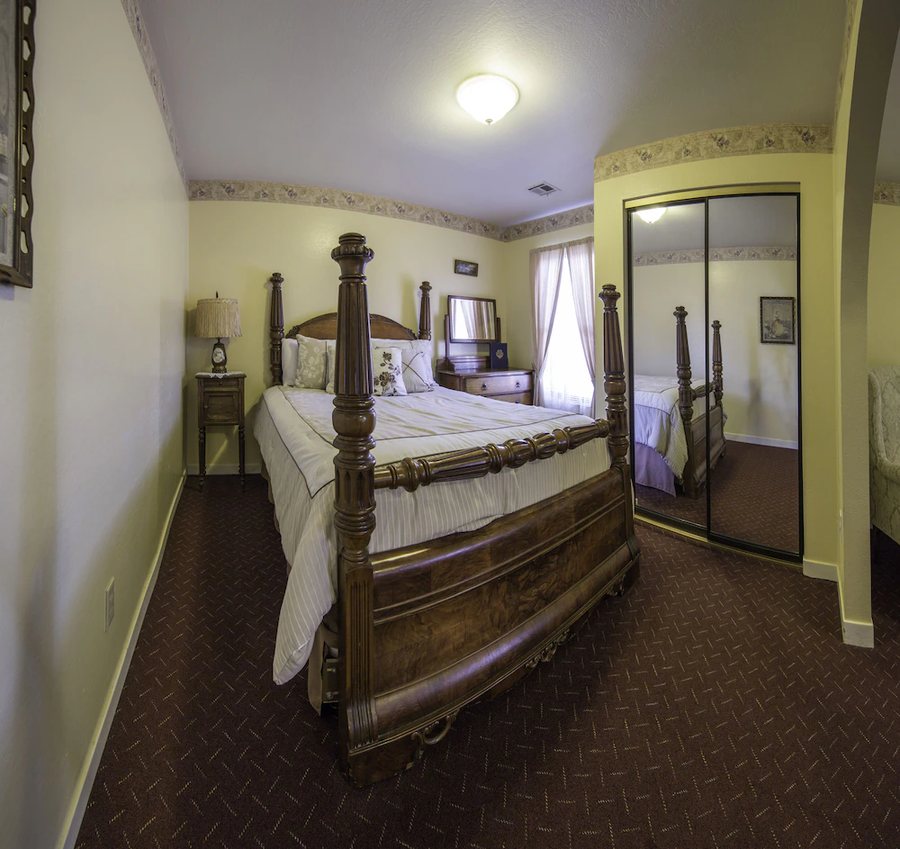 Historic Cary House Hotel — Guest room