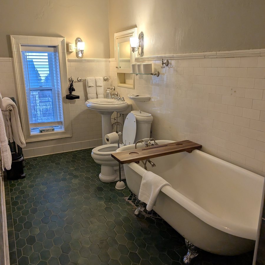 Historic Cotton Mansion Boutique Collection by Heirloom — Bathroom