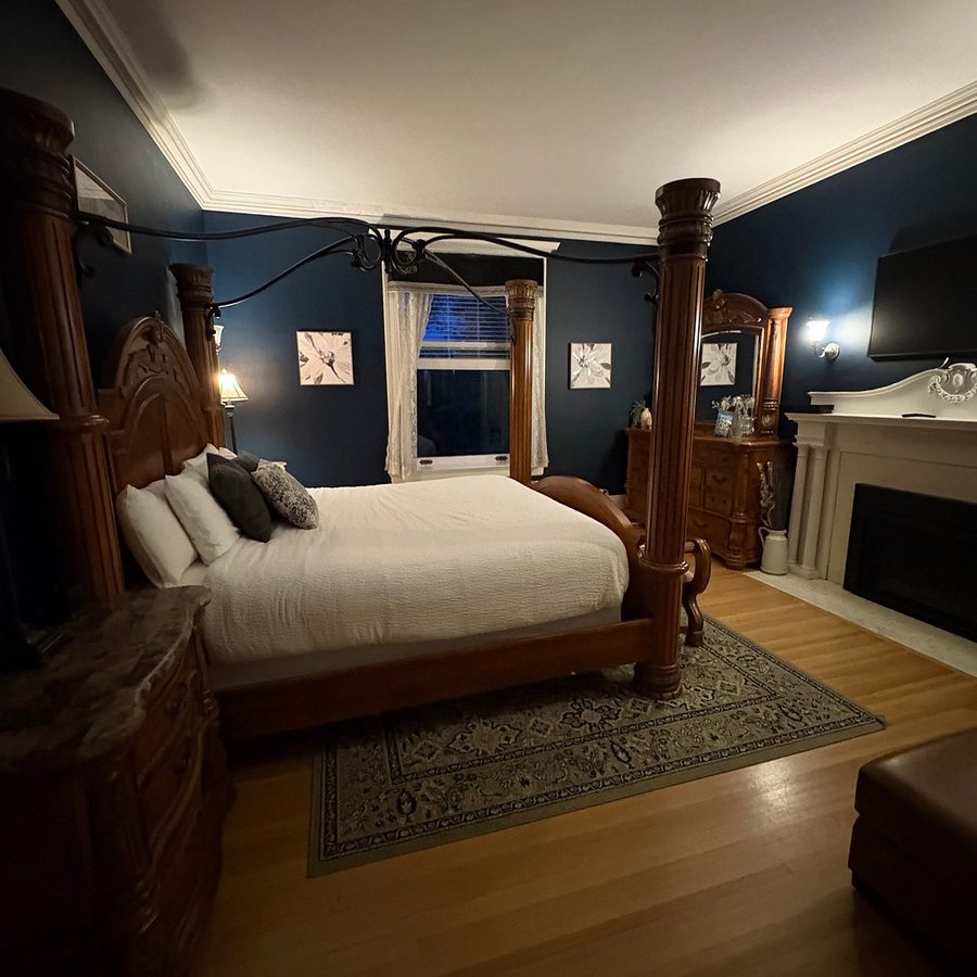 Historic Cotton Mansion Boutique Collection by Heirloom — Guest room