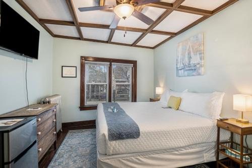 Historic Hotel Nichols — Guest room
