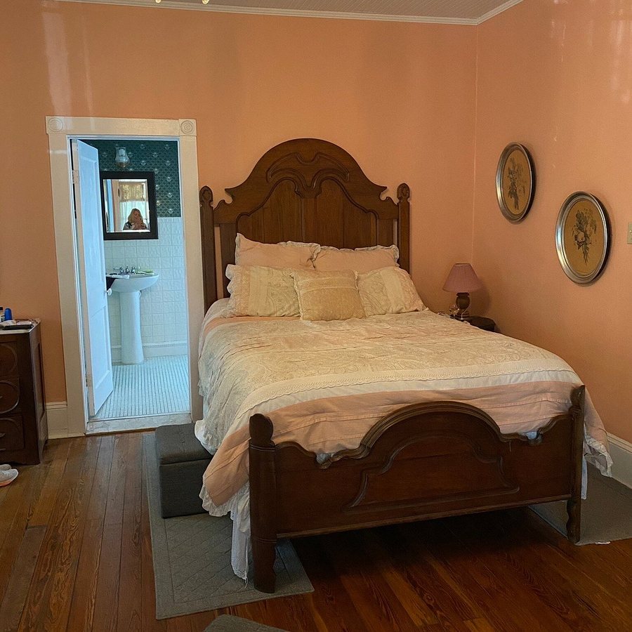 Historic Sevilla House — Guest room