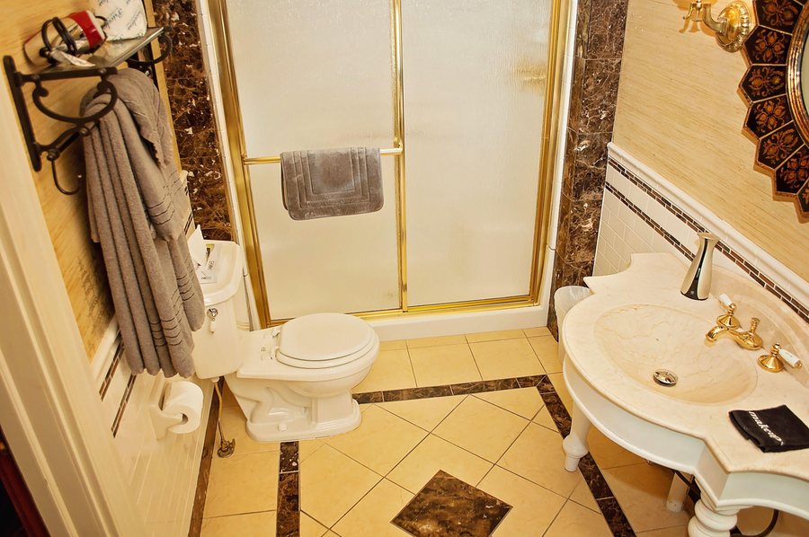 Historic Webster House Bed and Breakfast — Bathroom