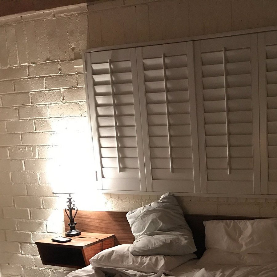 Hitchen Post Saloon Steakhouse Las Vegas Nevada — Guest room