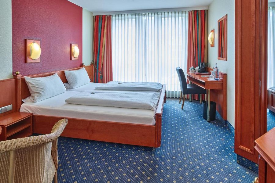 Hofbrau Riverfront Hotel — Guest room