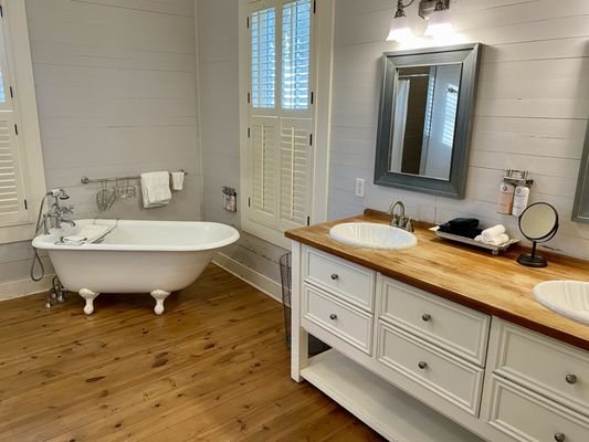 Hoffman Haus — Bathroom