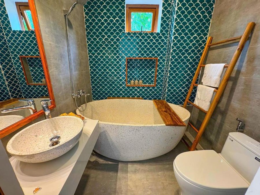 Hoi An Canal House — Bathroom