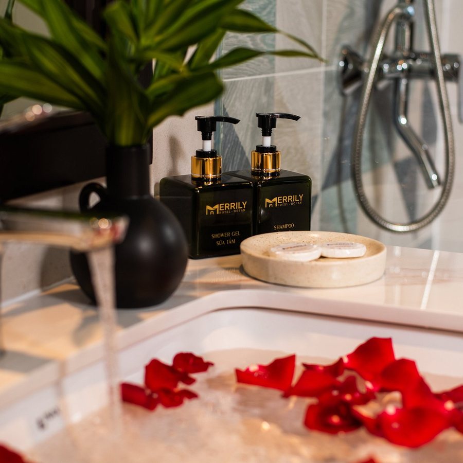 Hoi An Merrily De Art Hotel — Bathroom