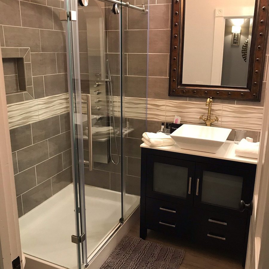 Holbrook House — Bathroom