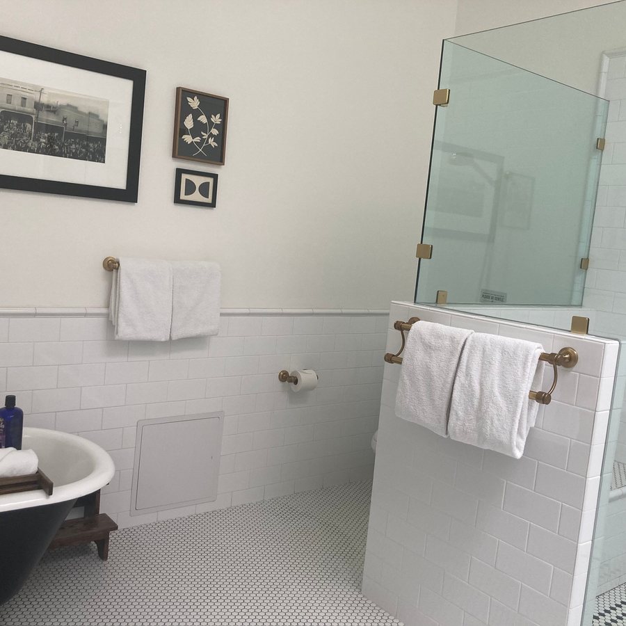 Holbrooke Hotel — Bathroom
