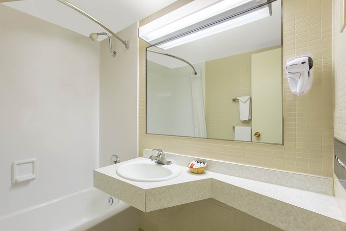 Holiday Acres Resort — Bathroom