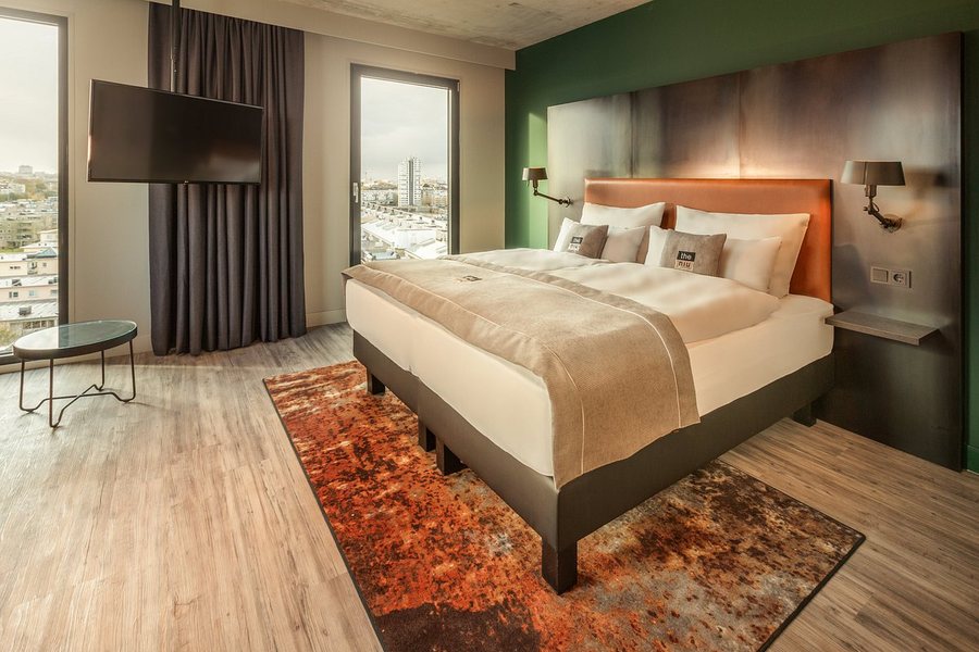 Holiday Inn Amsterdam — Guest room