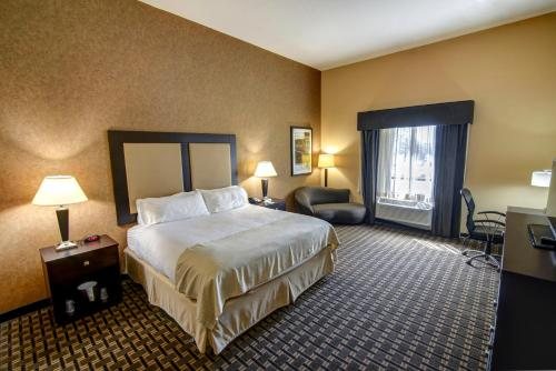 Holiday Inn Arlington at Ballston by IHG — Guest room