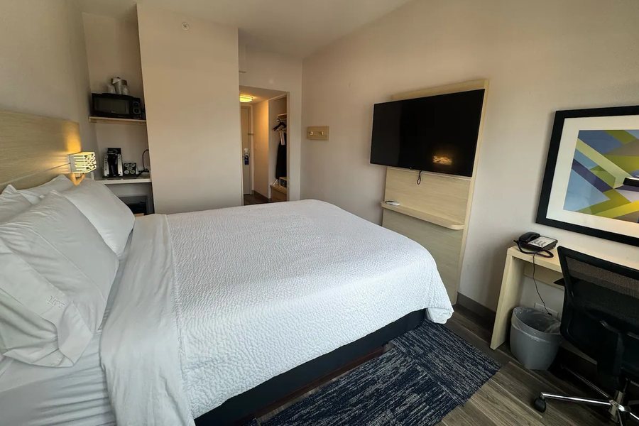 Holiday Inn Atlanta Midtown — Guest room