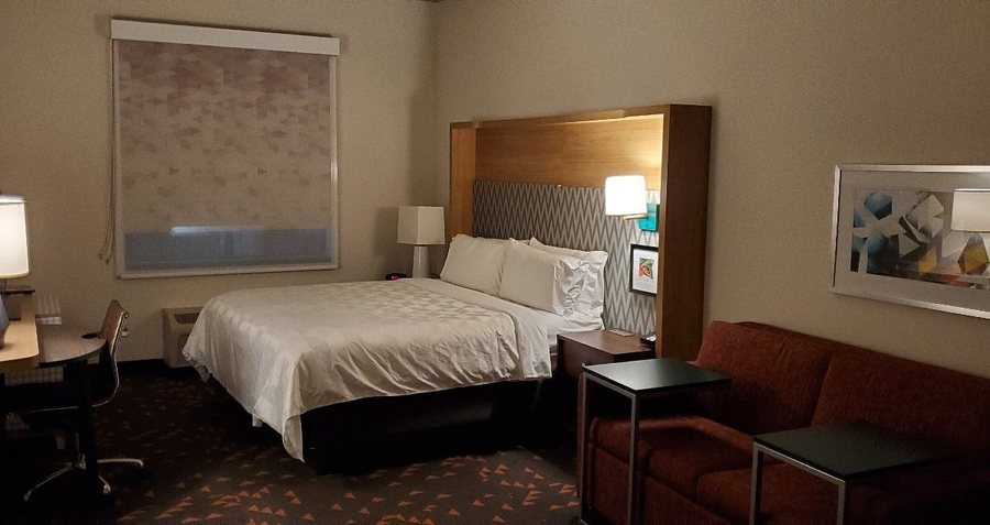 Holiday Inn Atlanta roswell By IHG — Guest room