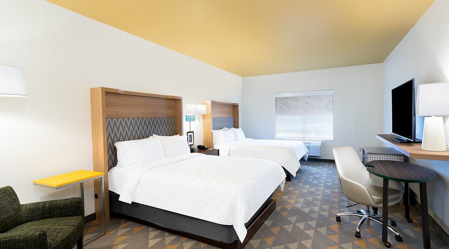 Holiday Inn Batesville By IHG — Guest room