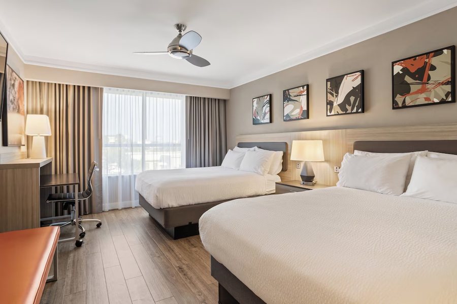 Holiday Inn Baton Rouge College Drive I 10 by IHG — Guest room