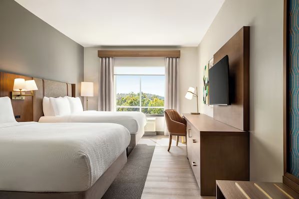 Holiday Inn Birmingham Hoover By IHG — Guest room