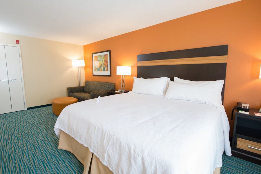 Holiday Inn Bismarck by IHG Bismarck North Dakota — Guest room