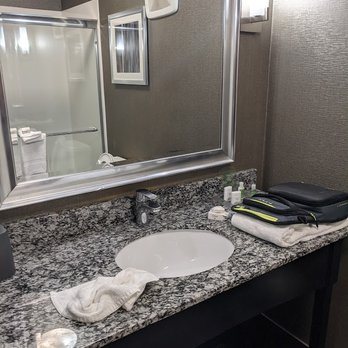 Holiday Inn Carlsbad San Diego by IHG — Bathroom