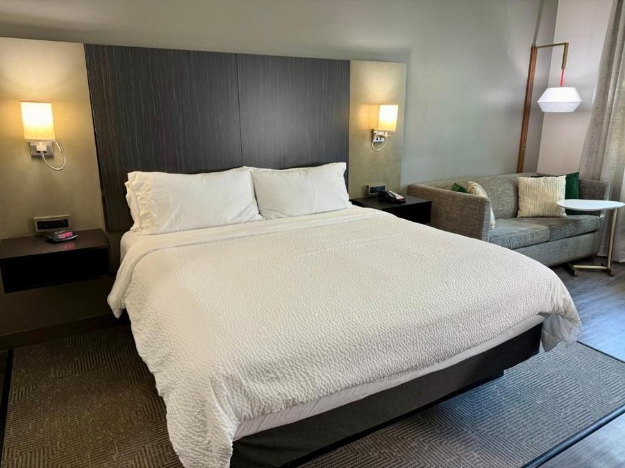 Holiday Inn Carlsbad San Diego by IHG — Guest room