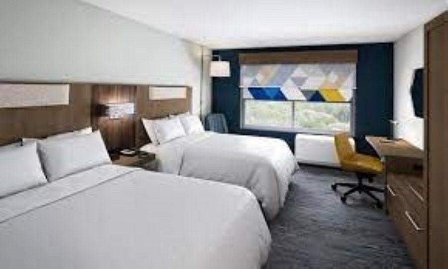 Holiday Inn Christiansburg Blacksburg By IHG — Guest room