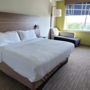 Holiday Inn Cincinnati N West Chester By IHG — Guest room